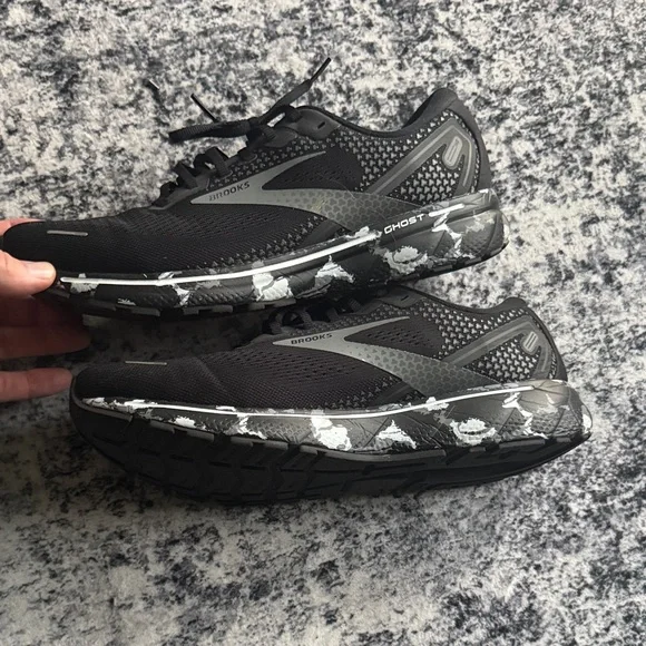 Brooks Ghost 14 size 13 men’s Black and White Sneakers - Picture 8 of 10